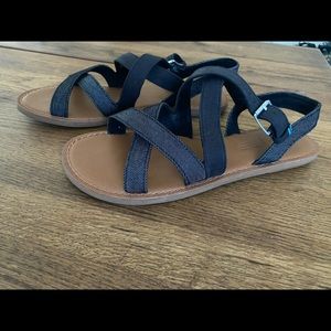 Tom’s Black Sandals (8)
